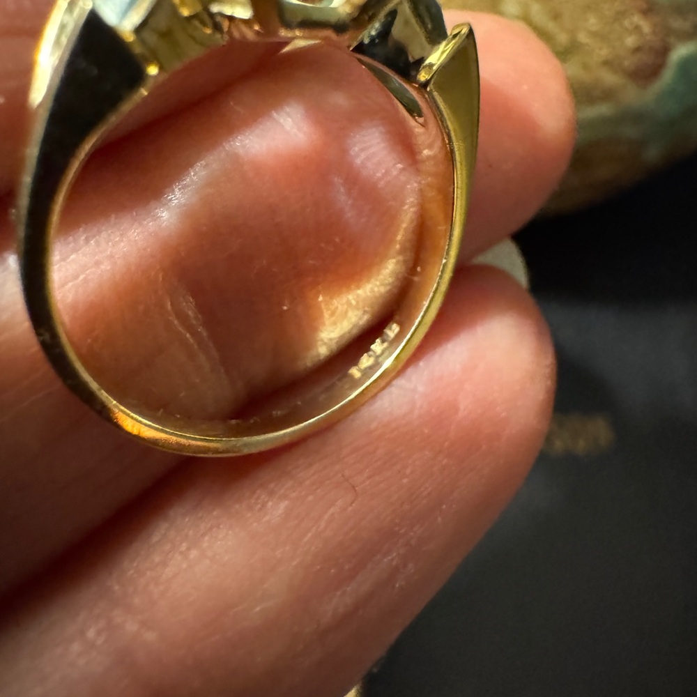 14k Yellow Gold Natural Blue Topaz Ring Size 6 1/2 - Picture 3 of 7